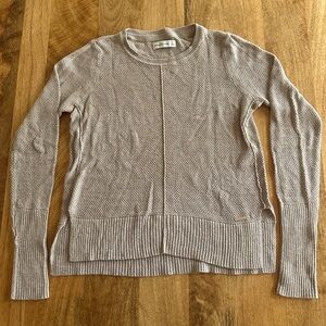 Abercrombie & Fitch Textured Knit Sweater
Size: Small in light taupe/stone beige